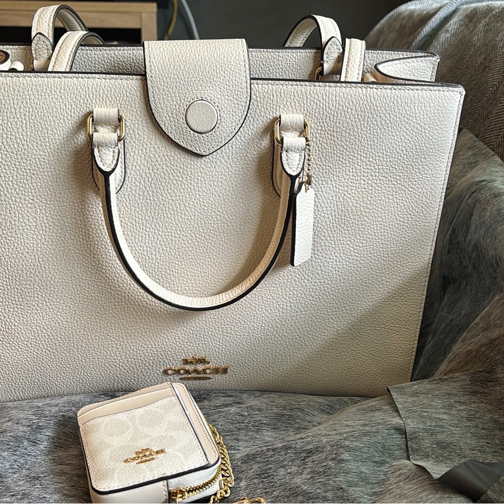 Coach Cream Pebbled Leather Tote with Wallet and Gold Hardware